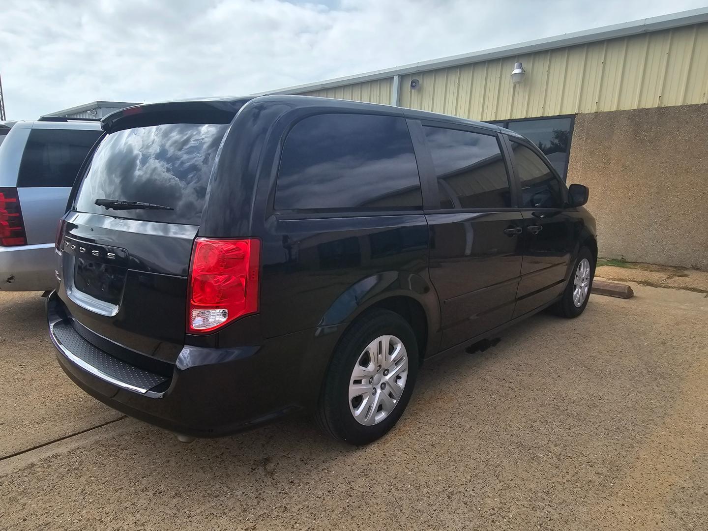 2014 BLACK Dodge Grand Caravan SE (2C4RDGBG5ER) with an 3.6L V6 DOHC 24V engine, 6-Speed Automatic transmission, located at 533 S Seven Points BLVD, Seven Points, TX, 75143, (430) 255-4030, 32.313999, -96.209351 - Photo#2